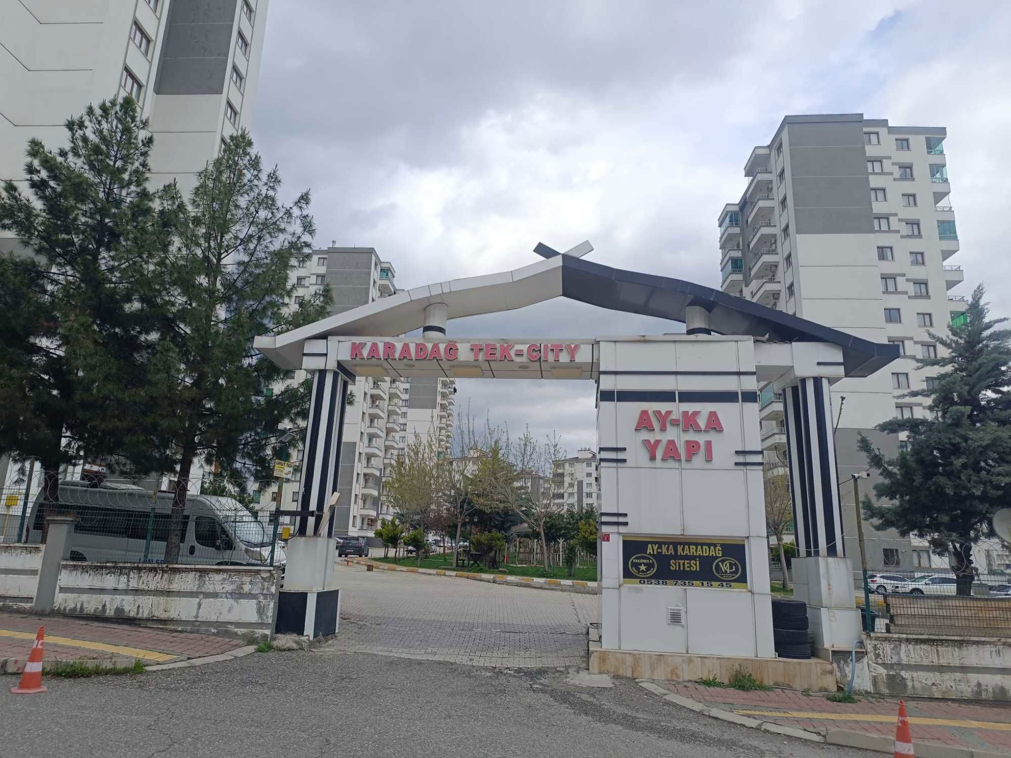 ŞEHİR HAST. KARŞISI SATILIK 2+1,115 M² GİRİŞ BAHÇE KATLI DAİRE
