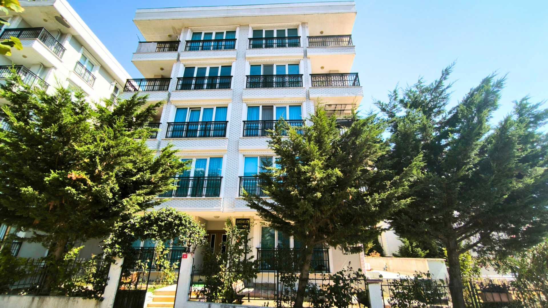 BEYLİKDÜZÜ ADNAN KAHVECİ SATILIK 2+1 DAİRE