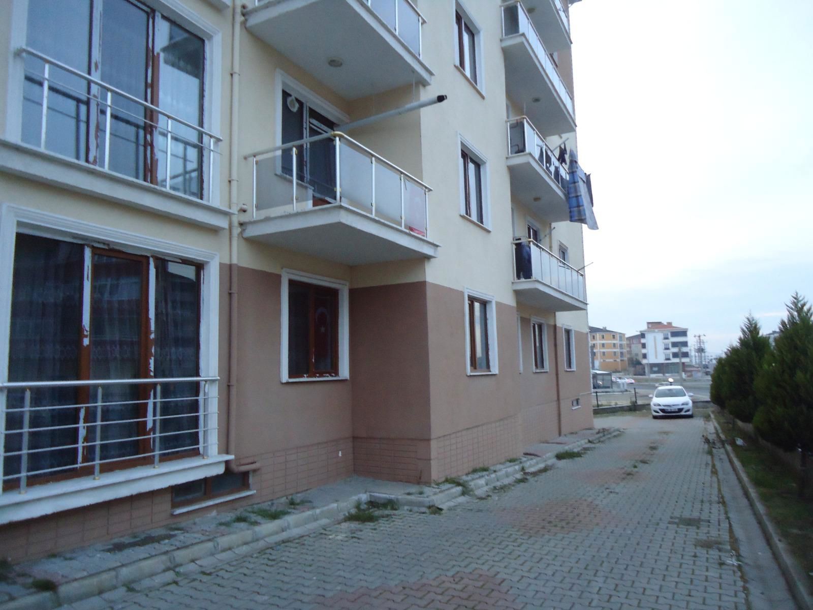 ÇORLU CEZAEVI ARKASINDA YÜKSEK GIRIŞ SATILIK 3+1 DAIRE