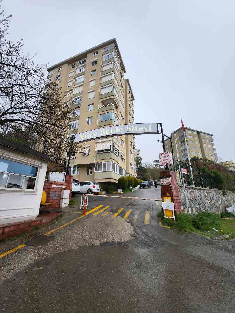 YAKACIK YÜCE BELDE SİTESİ DENİZ MANZARALI SATILIK 3+1 BOŞ DAİRE