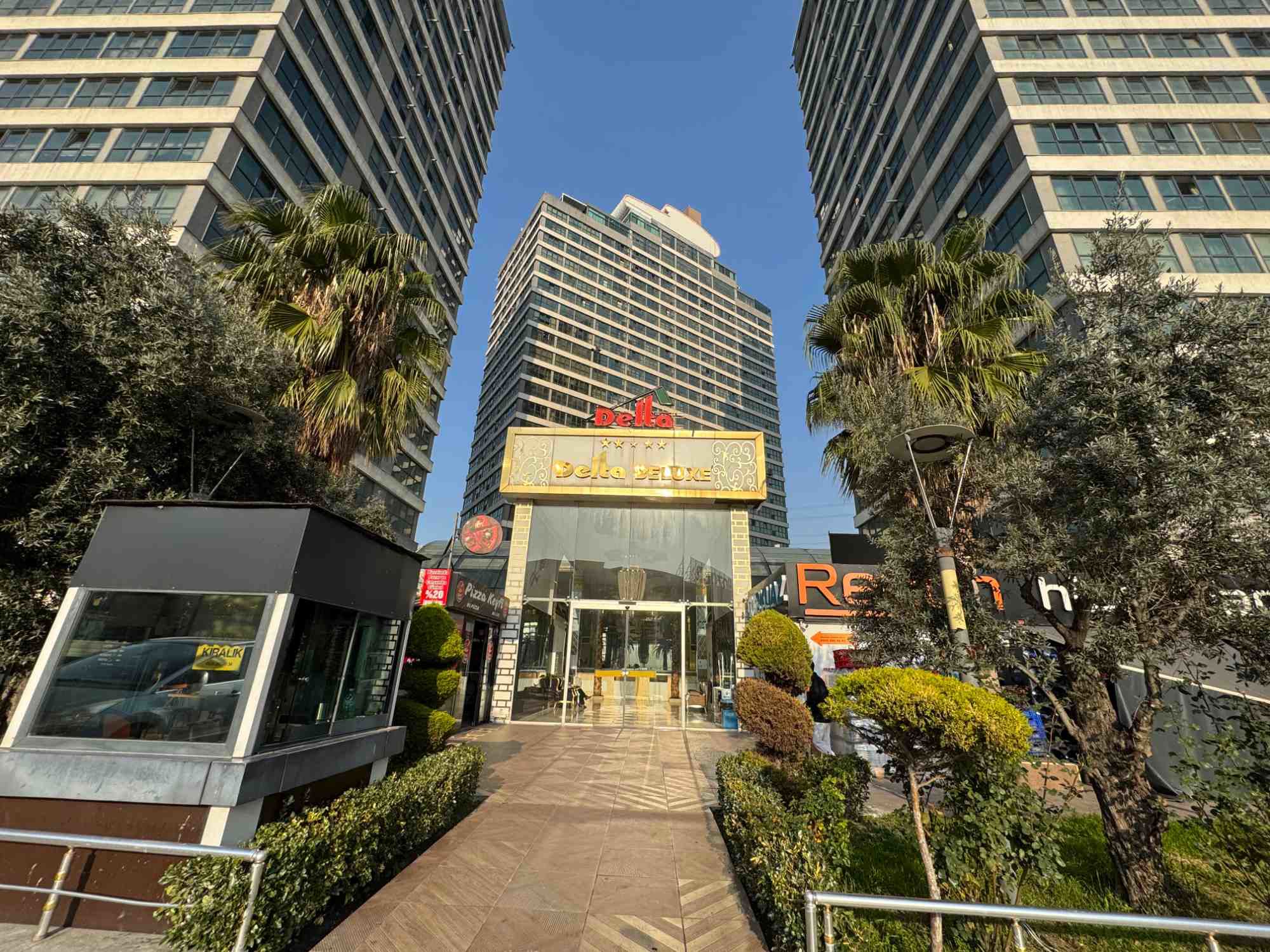 METROBÜSE 10 DK MESAFEDE SİTE İÇİNDE EŞYALI SATILIK 1+0 DAİRE
