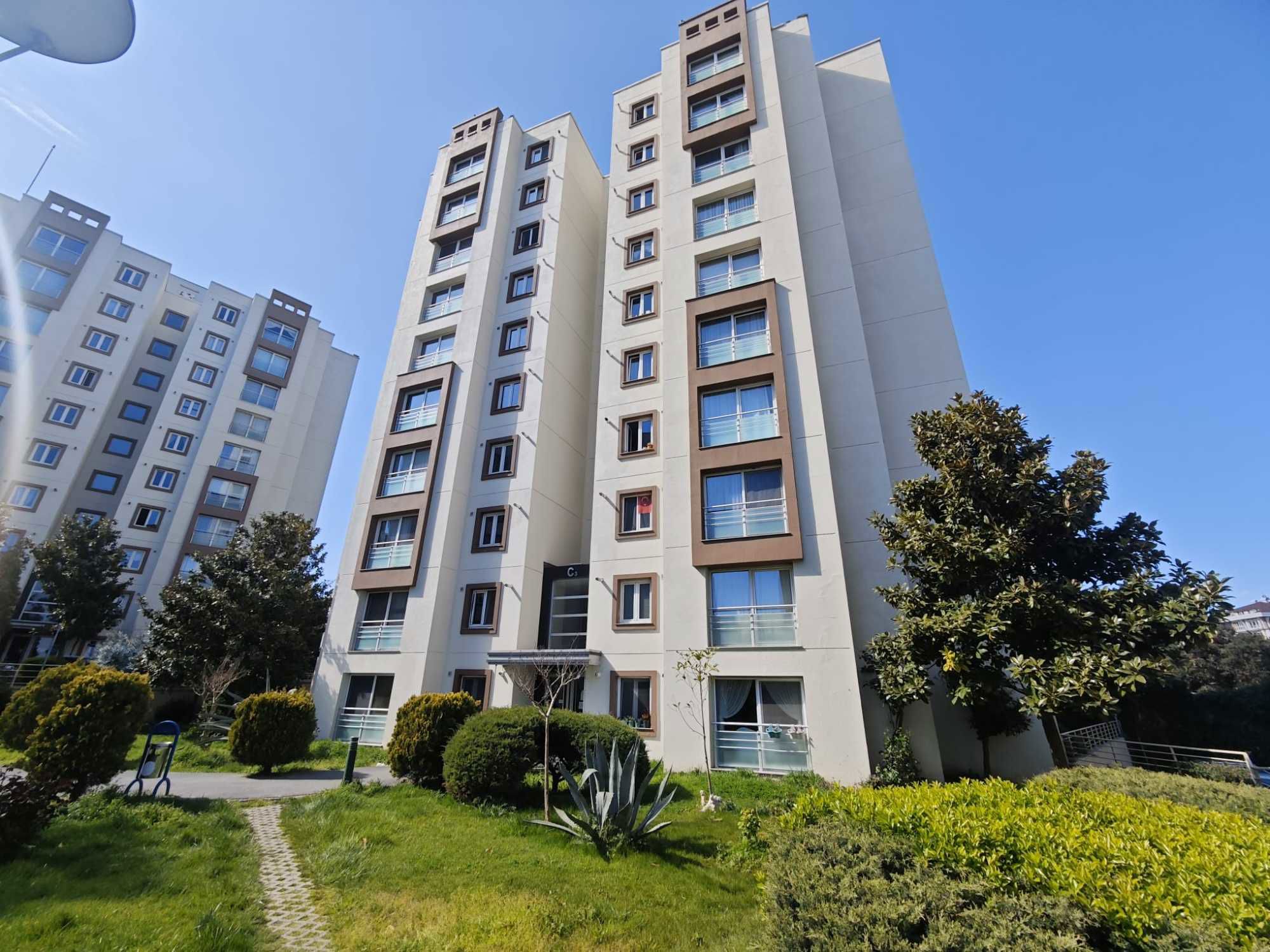 KENT PLUS'TA SATILIK İÇİ YENİLENMİŞ BALKONLU 1+1 DAİRE