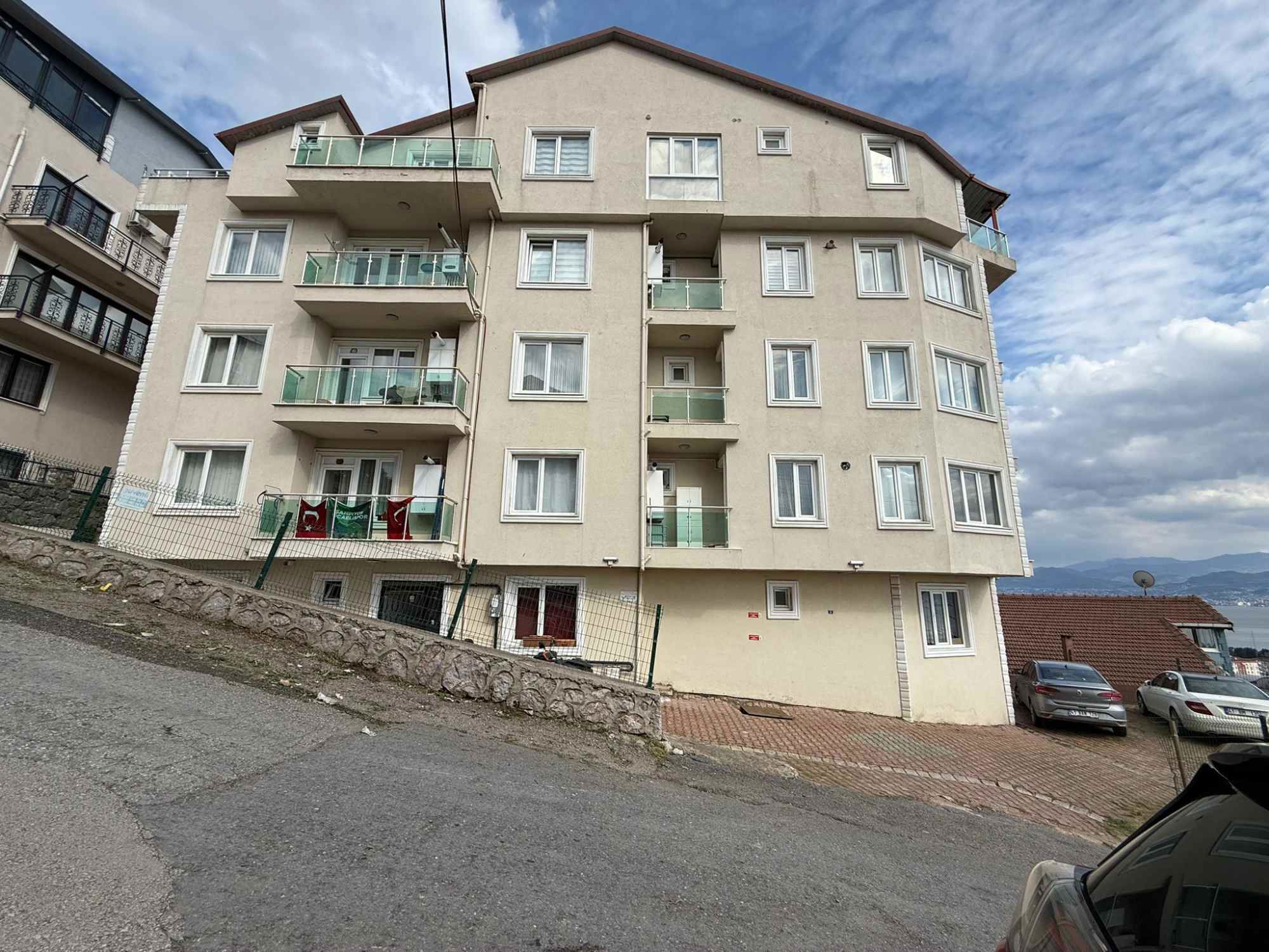 İZMİT KURUÇEŞME YENİMAHALLE 3+1 MANZARALI SATILIK DAİRE