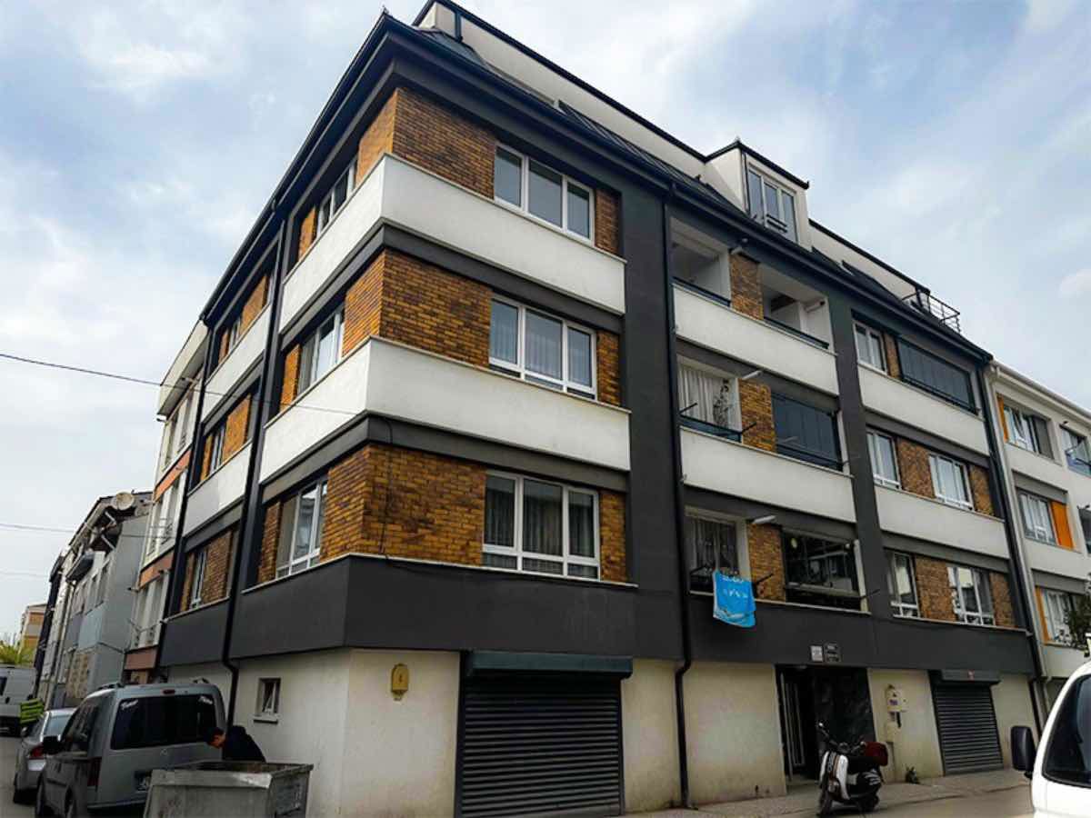 SÜTLÜCEDE ASANSÖRLÜ YENI BİNADA MODERN 1+1 BALKONLU DAİRE