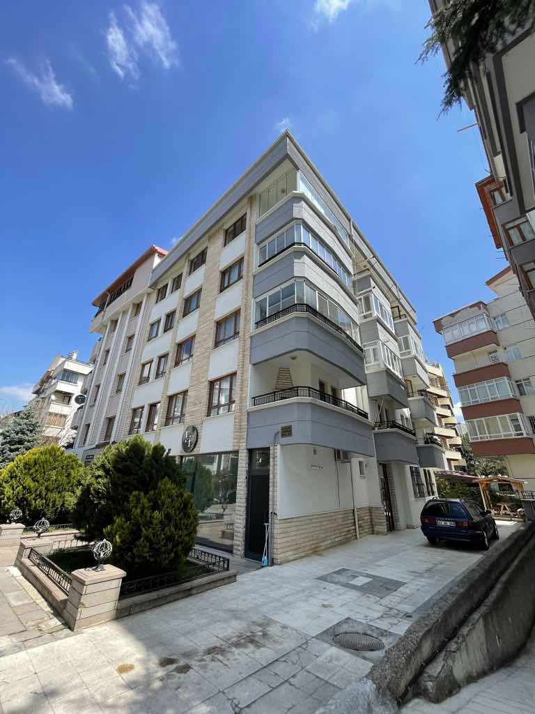 YILDIZ’DA KATTA TEK DAİRE,ASANSÖR,AVM YAKINI