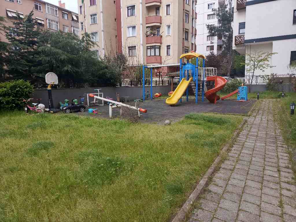 SAHRAYICEDİT'TE HEM ULAŞIMIN MERKEZİNDE HEM BAHÇE HUZURUNDA!