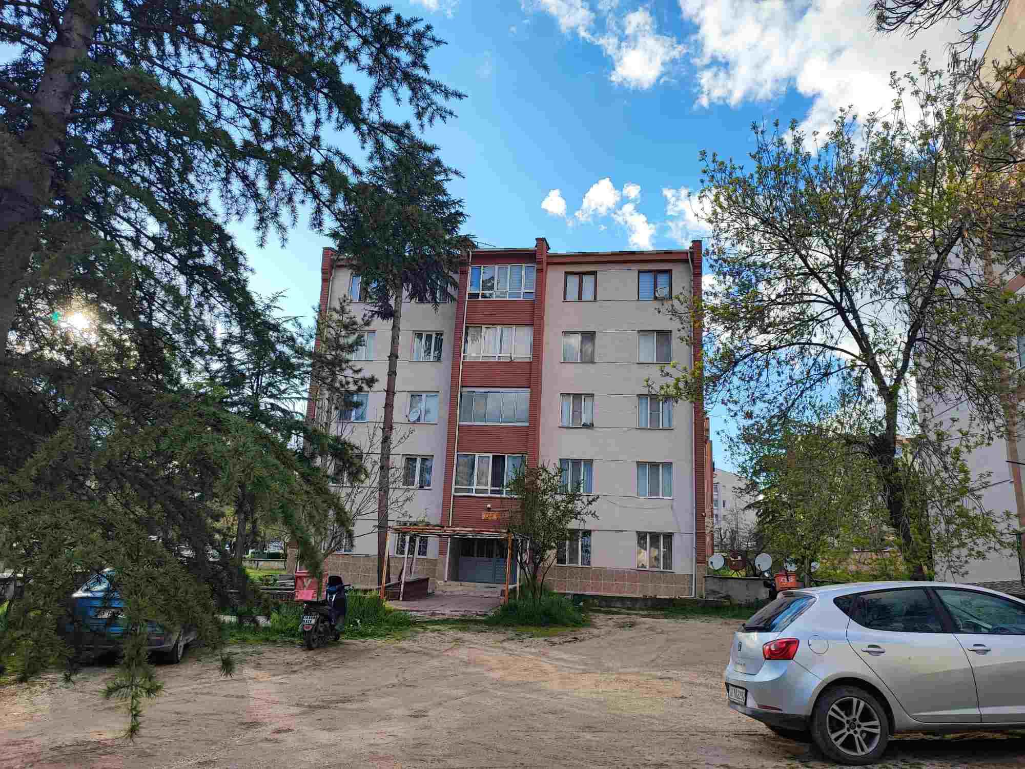 REMAX/MOD'DAN YUNUS EMRE DEVLET HAST.YAKINI ARA KAT SATILIK 2+1