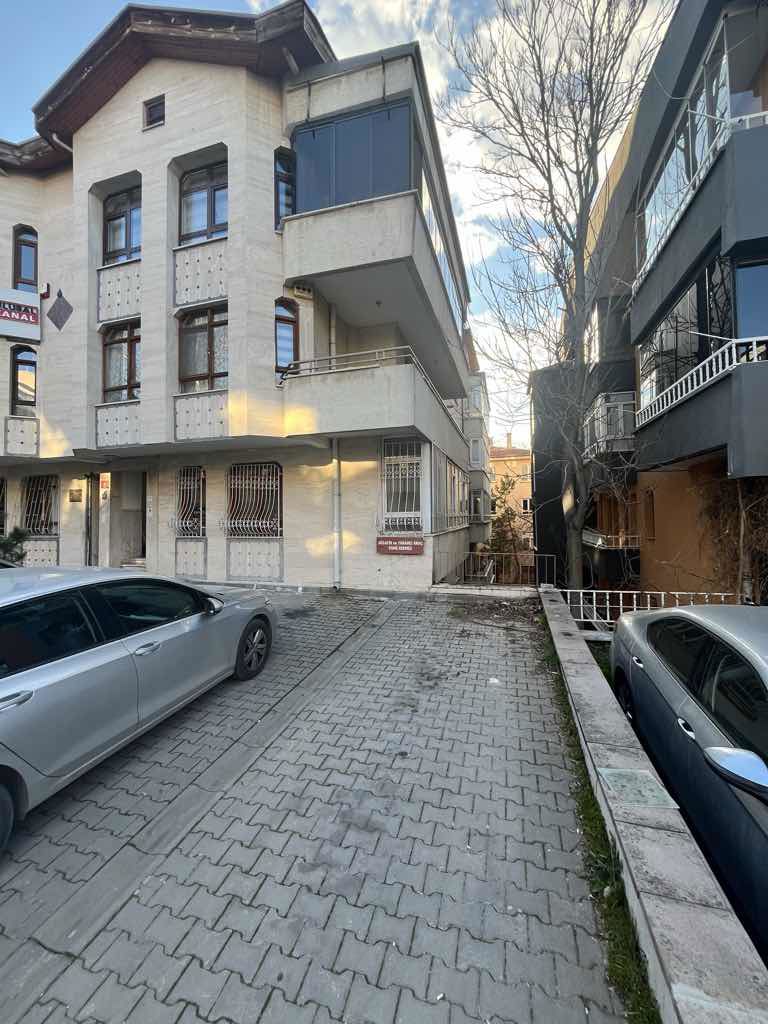 AŞAĞI ÖVEÇLER 1328 CADDE’DE | OFİS & KONUTA UYGUN 3+1 SATILIK DAİRE