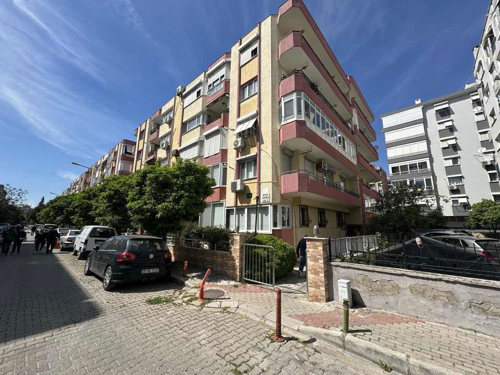 KARŞIYAKA BAHÇELİEVLER BAHÇELİ KİRALIK 2+1 DAİRE