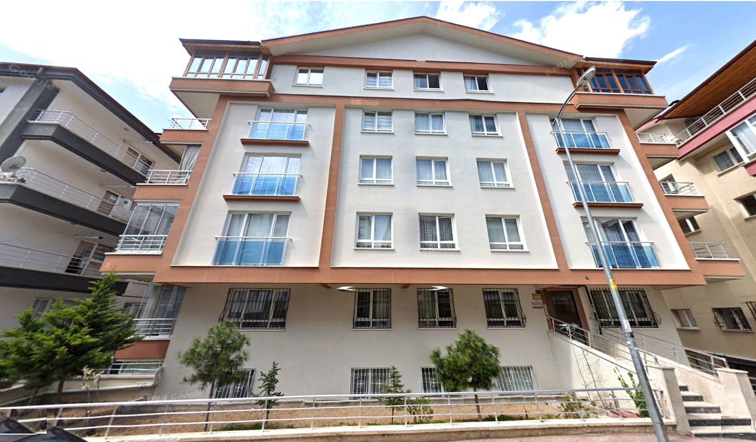AKŞEMSETTIN MAH CADDE YAKINI 4+1 TEMIZ DUBLEKS SATILIK DAIRE