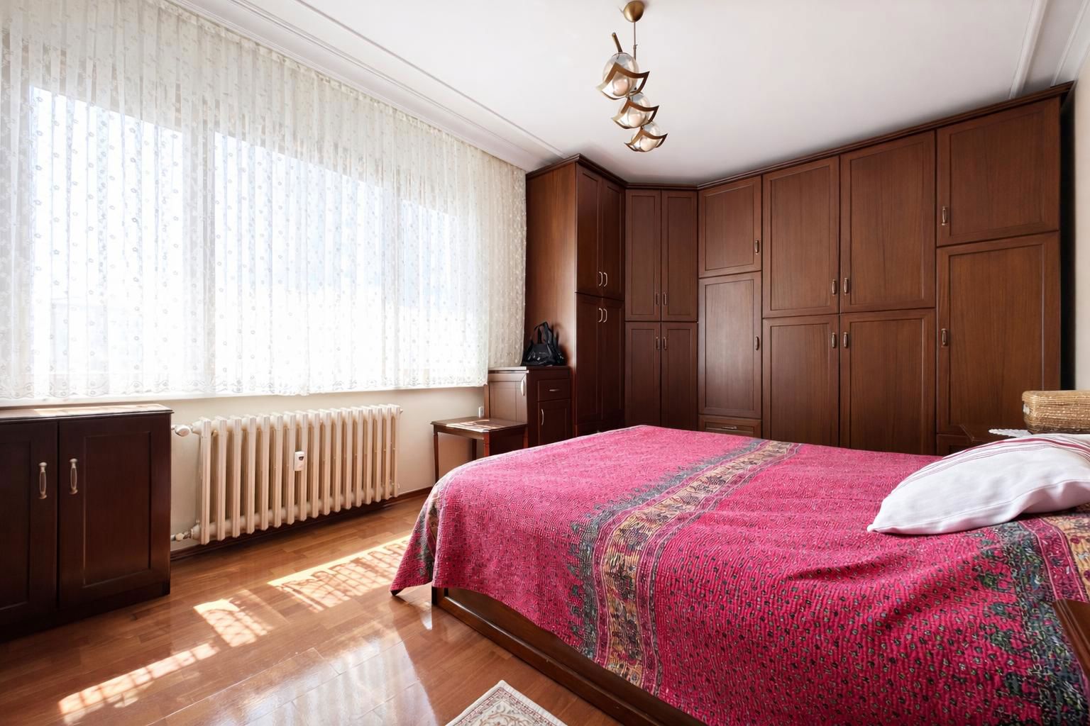 SAHRAYICEDIT, BETA SITESI'NDE,GENIŞ,ŞIK ,IŞIL IŞIL SATILIK DAIRE