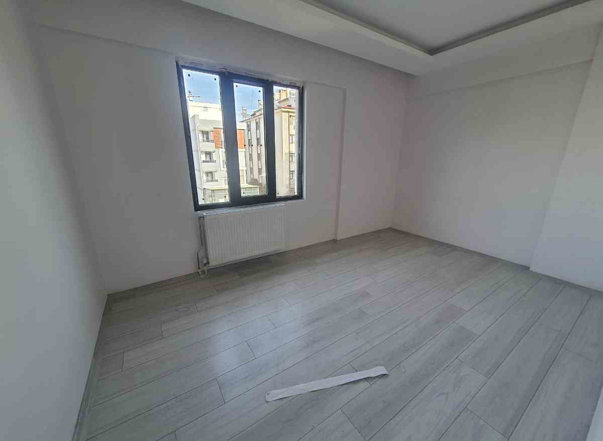 REMAX DOĞU'DAN YEŞİLKENT IŞIKLARDA SATILIK ARAKAT 1+1 DAİRE