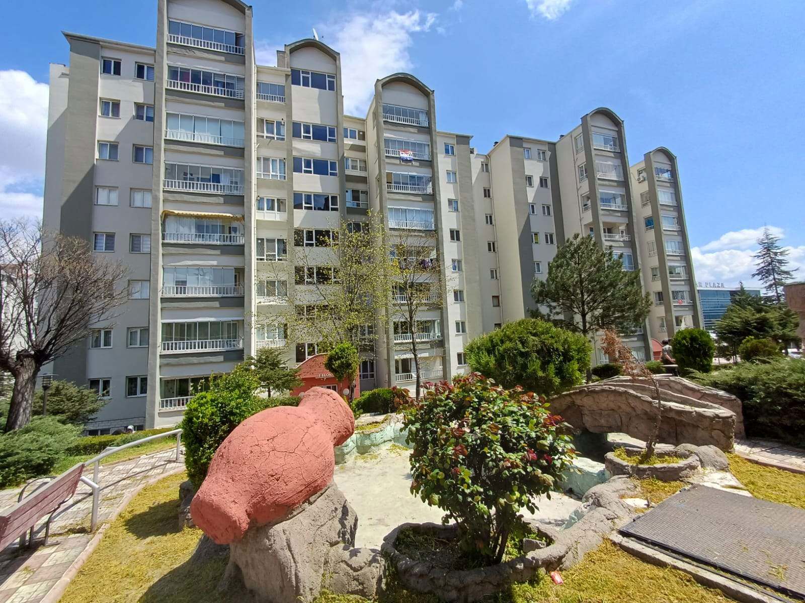 ELVANKENT ADLİYE KARŞISI SİTEDE ASANSÖRLÜ 3+1 KİRALIK DAİRE
