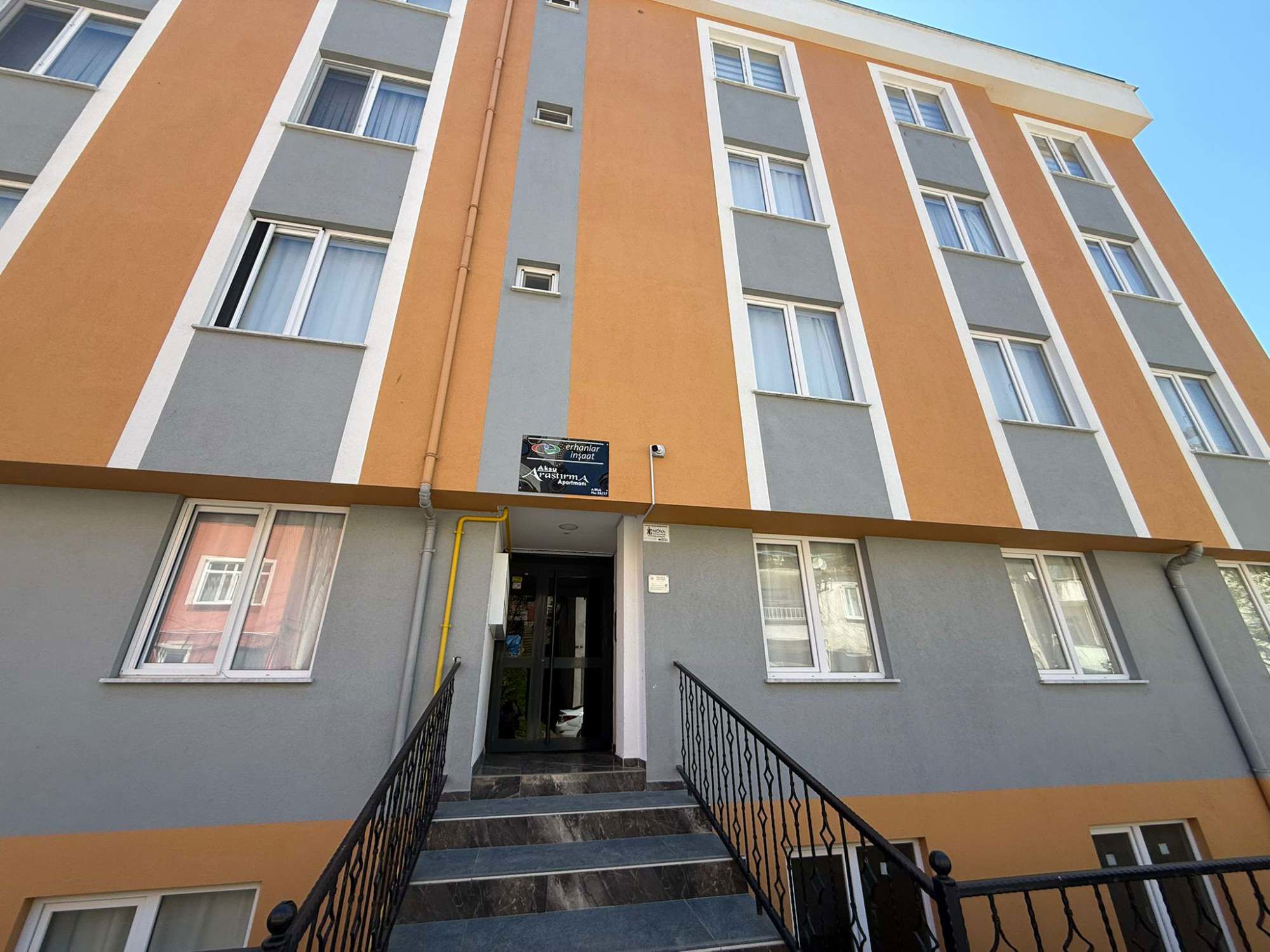 AKSU’DA 1 YILLIK BİNADA DOĞALGAZ KOMBİLİ LÜKS 2+1 SATILIK DAİRE