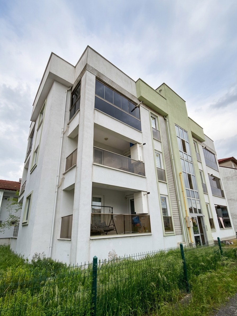 SERDİVAN VATAN MAHALLESİNDE FERAH 2+1 KİRALIK DAİRE