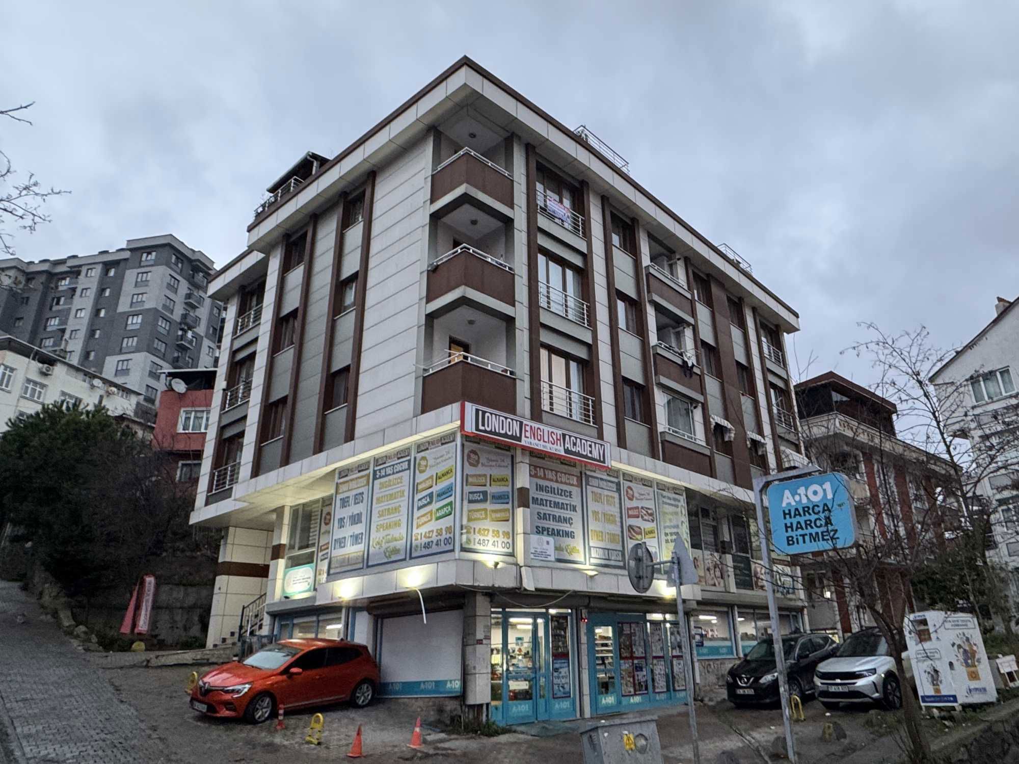 ALİBEYKÖY NAMIK KEMAL CADDE ÜSTÜ 140 M² 3+2 ÇİFT BANYOWC ÇİFT ANA GİRİŞ ÜÇ BALKON