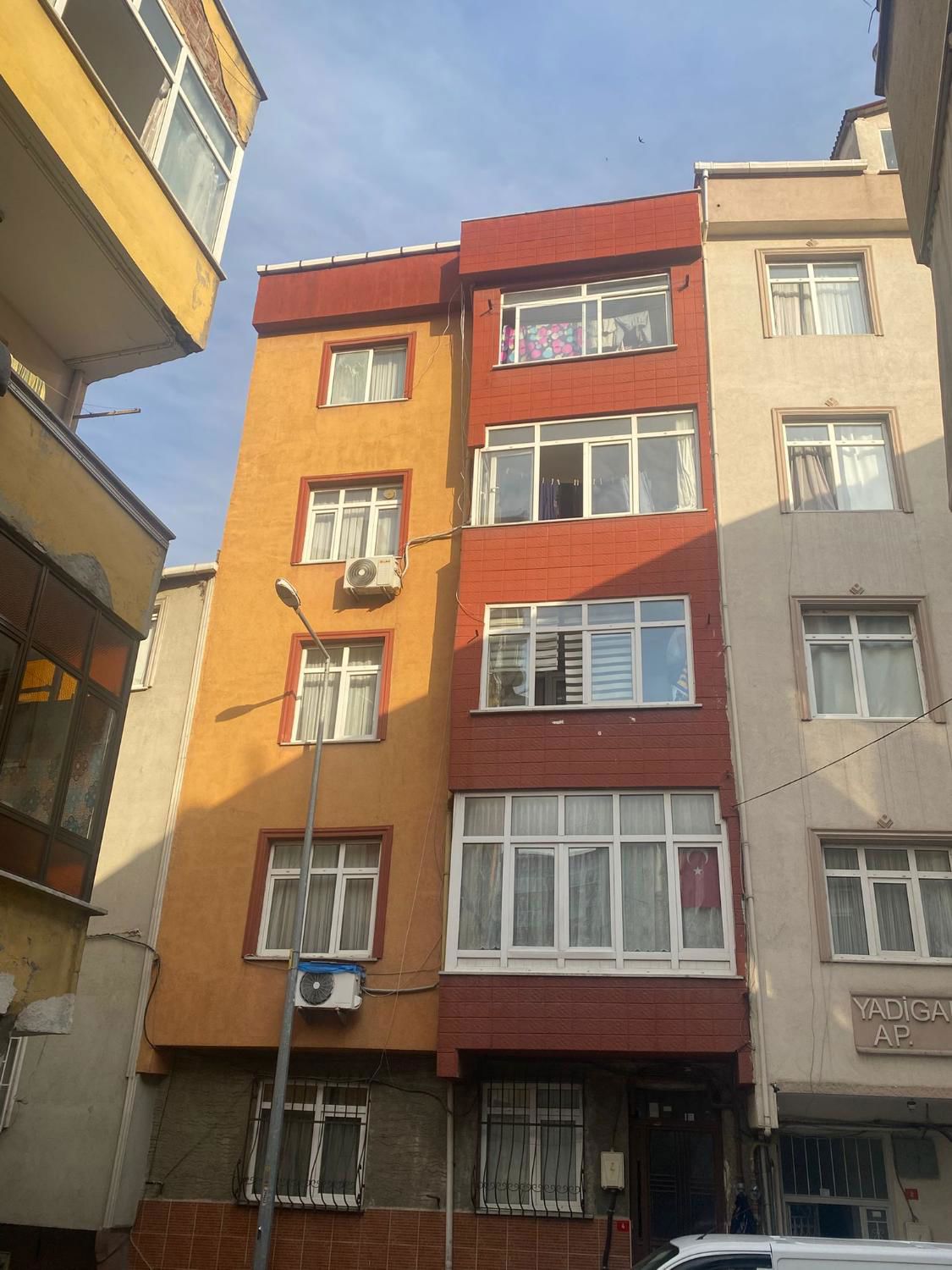 BAĞCILAR'DA 1+1 SATILIK DAİRE