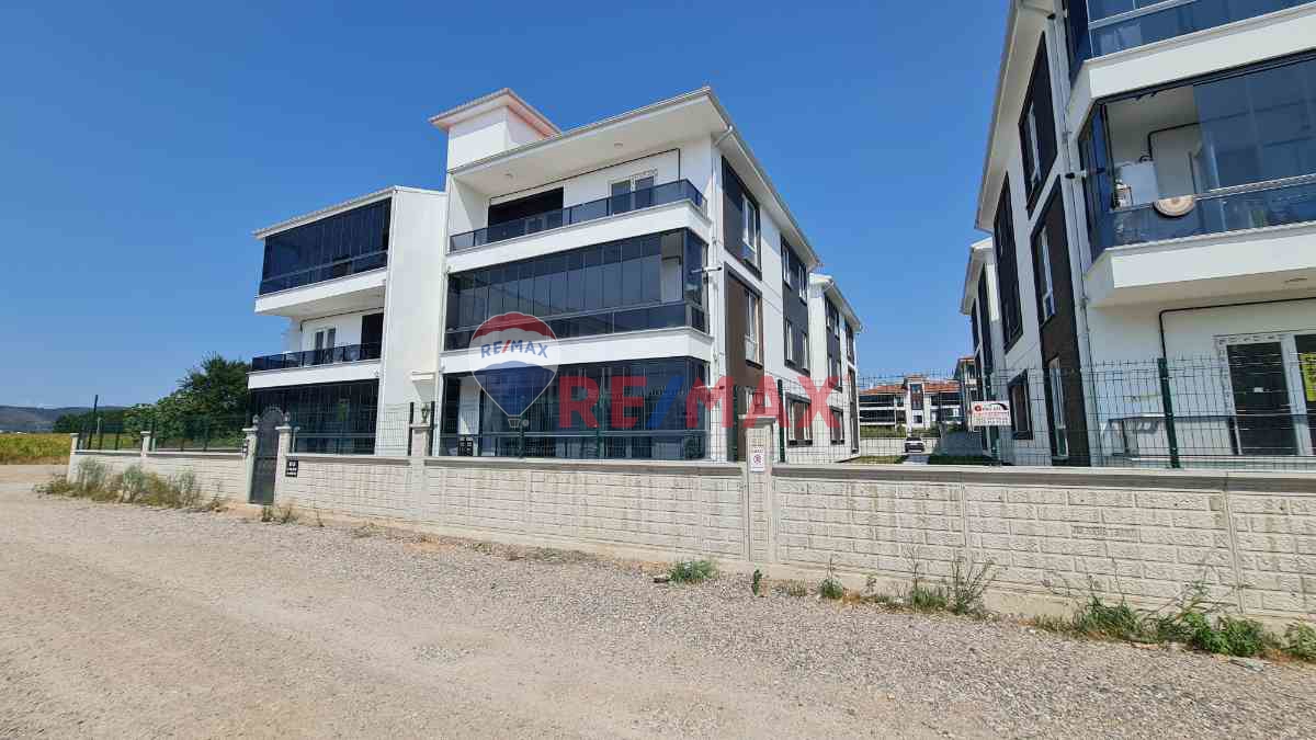 REMAX MAVİ'DEN TUZLA MAH.'DE NEZİH SİTE İÇİNDE 3+1 130 M² DAİRE