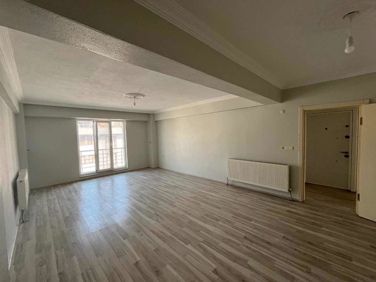 BİGA / İNÖNÜ CADDESİ ÜZERİNDE 2+1 EBEVEYN BANYOLU KİRALIK DAİRE FIRSATI