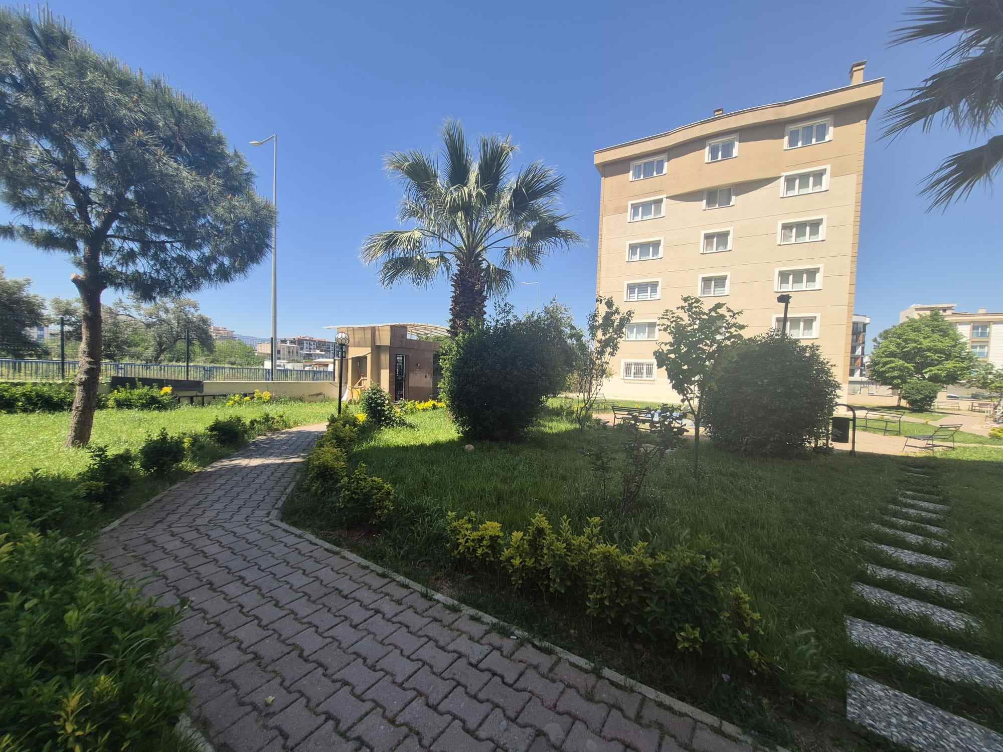BUCA ÇAMLIKULE 'DE SİTE İÇERİSİNDE 3+1 SATILIK DAİRE