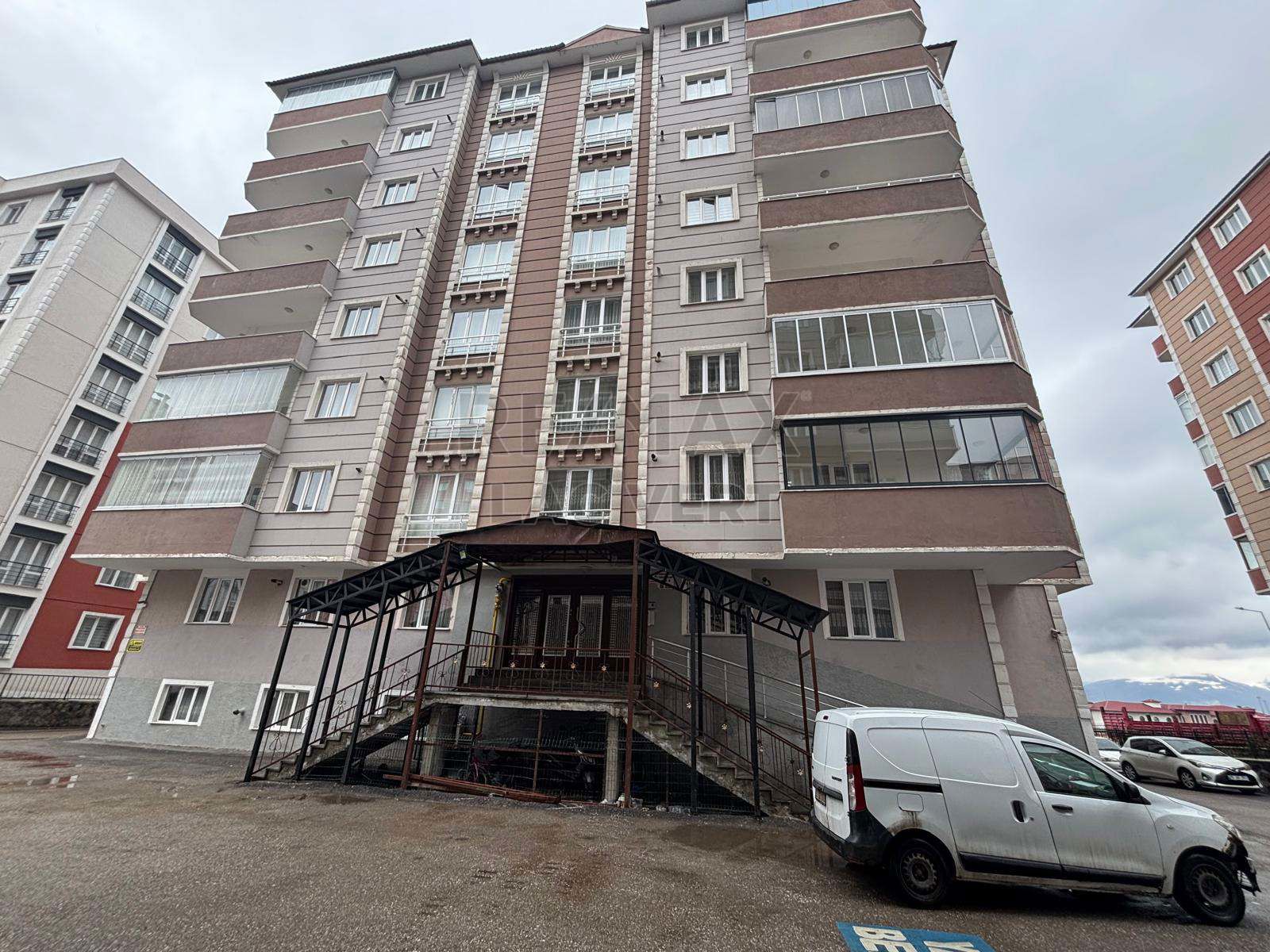 RE/MAX LACİVERT'TEN HİLALKENT ÖZBAĞ SİTESİ'NDE KİRALIK 3+1DAİRE