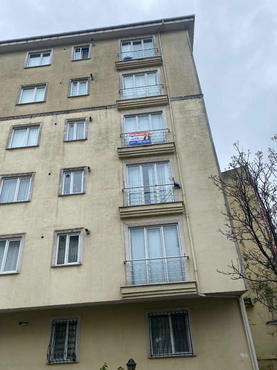 GÜLLÜBAĞLAR'DA ISKANLI ASANSÖRLÜ GENIŞ 2+1 DAIRE