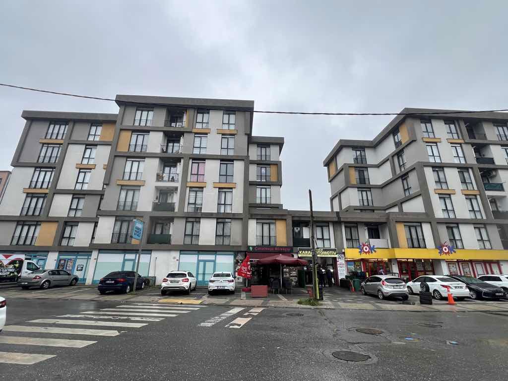 ÇEKMEKÖY ADA PARK CADDE ÜZERİ KİRALIK GENİŞ 2+1 BALKONLU DAİRE