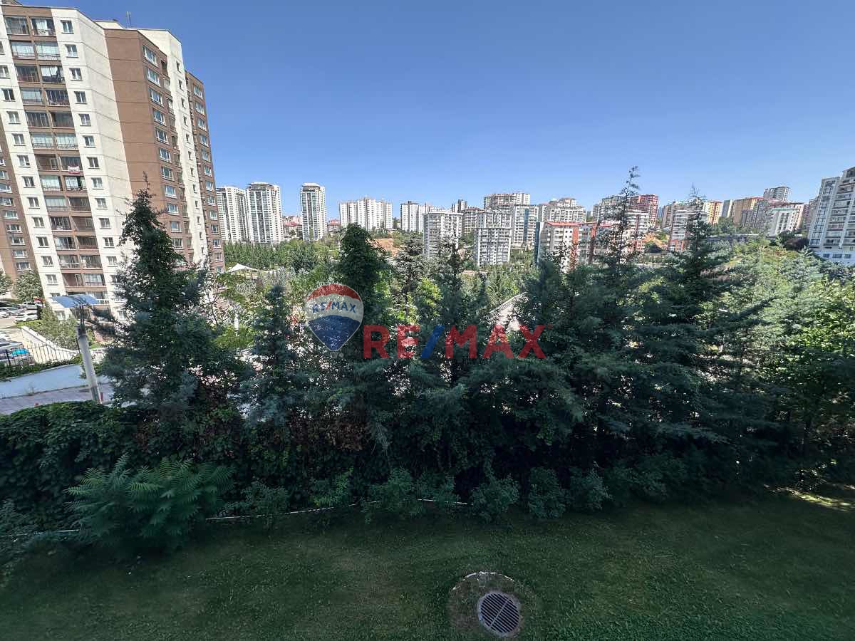 YEŞİLİN İÇİNDE,MANZARALI PARK VADİ EVLERİNDE 5+1 SATILIK DAİRE