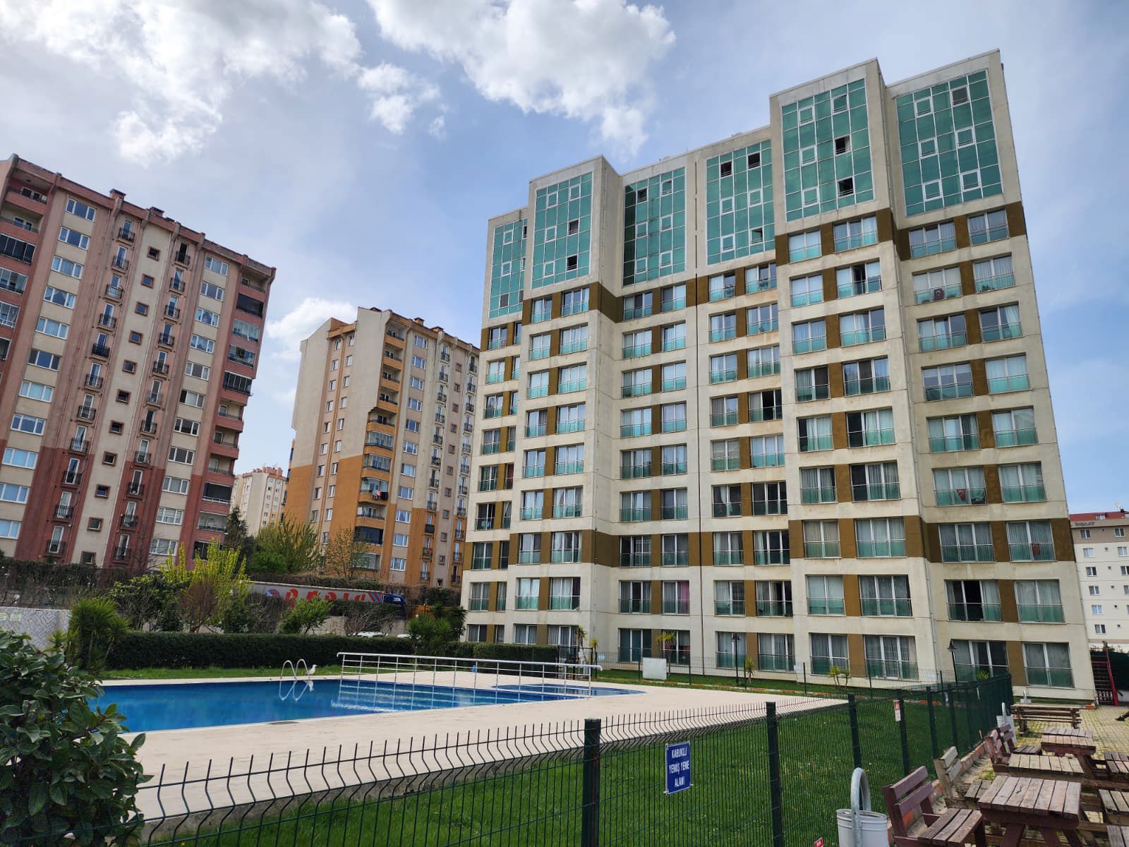 TUZLA FIYAKA 2 SITESI ARA KAT OTURUMA HAZIR KIRALIK 1+1 DAIRE