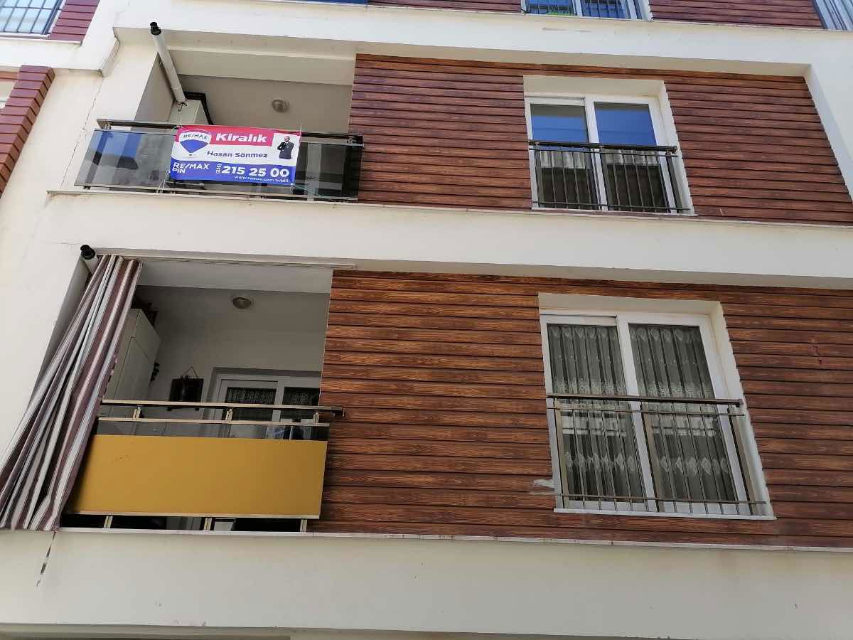 RE/MAX PIN’DEN 9 YILLIK BİNADA ARAKAT 3+1 DOĞALGAZLI ASANSÖRLÜ DAİRE