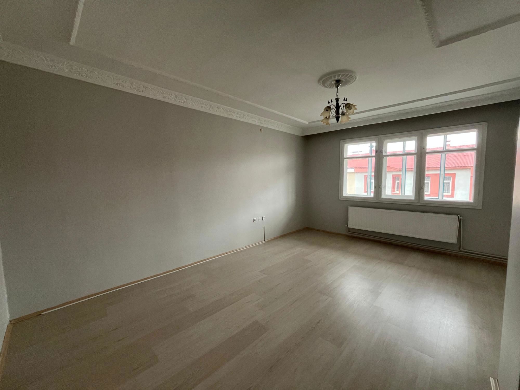 REMAX ARTIS'DEN ŞÜKRÜPAŞA'DA KIRALIK 3+1 DAIRE