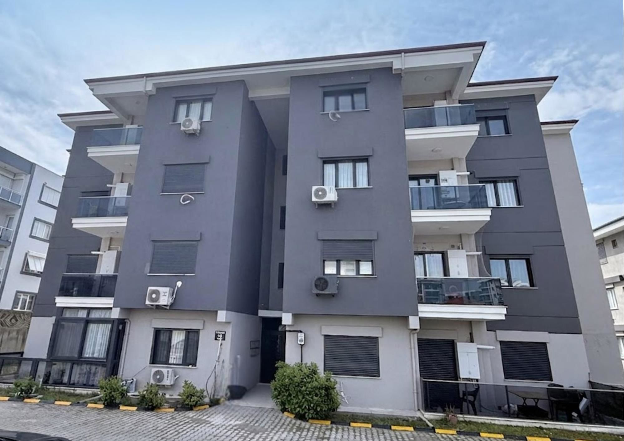 SEFERİHİSAR CAMİKEBİR MAHALLESİ’NDE SATILIK 3+1 ARA KAT DAİRE