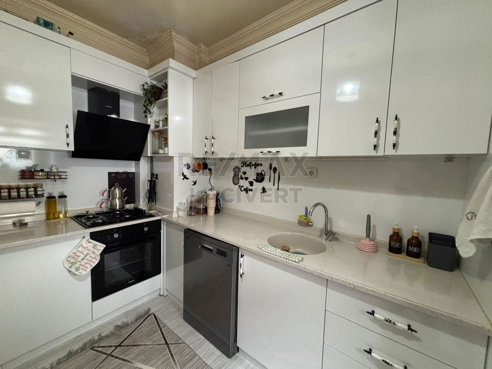 RE/MAX LACİVERT'TEN DADAŞKENT'TE SATILIK 3+1 DAİRE
