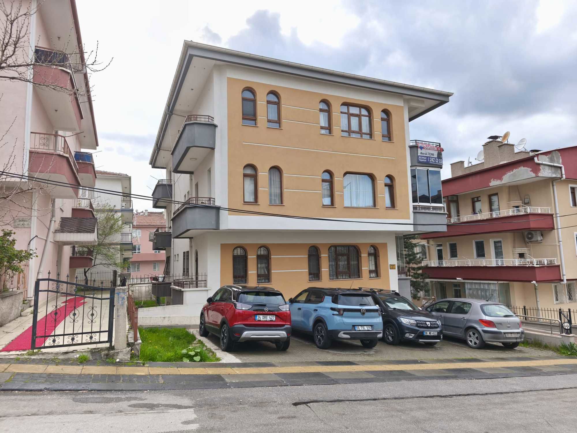 DİKMEN ÖVEÇLERDE 4 CEPHELİ 3.KAT, MANZARALI, 4+1 DAİRE FIRSATI