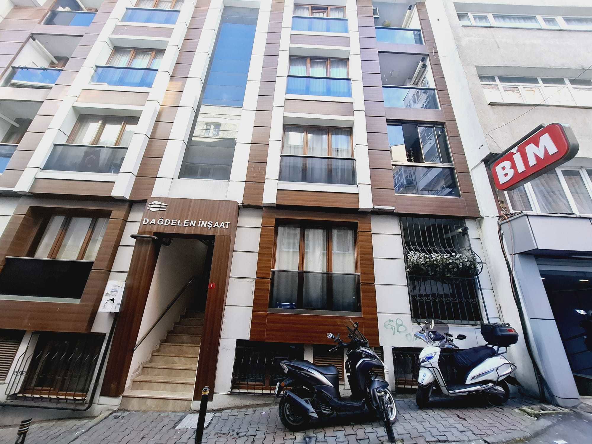 ŞİŞLİ KURTULUŞ YENİ BİNADA TOPLU TAŞIMAYA YAKIN SATILIK  2+1 DAİRE