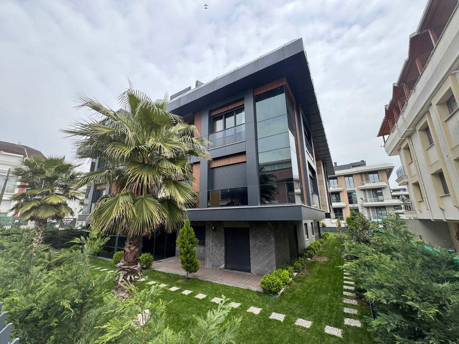 FLORYA MERKEZDE ÇİFT GİRİŞLİ BAHÇE KULLANIMLI 180 M2 NET DUBLEX