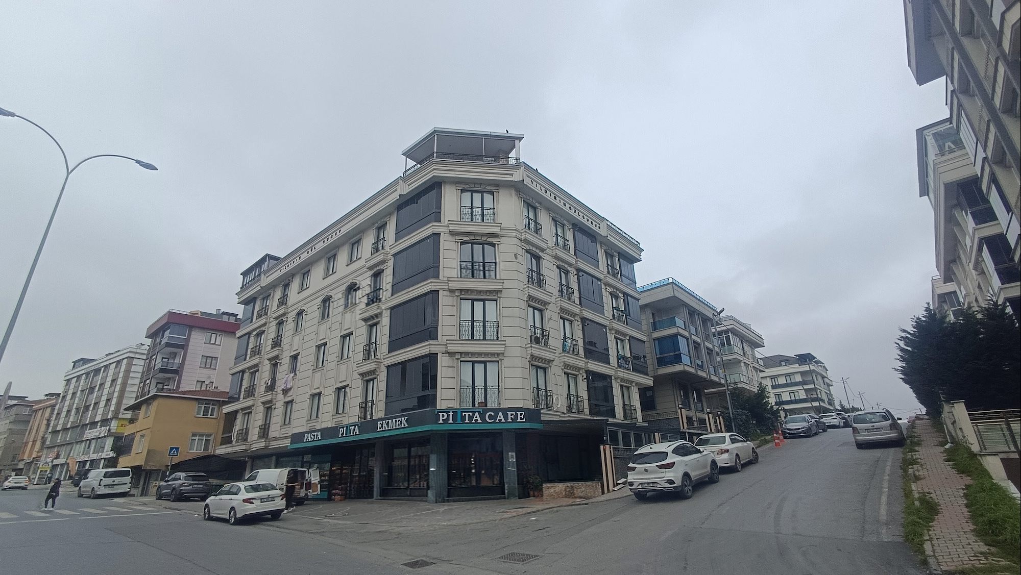 REMAX HEDEF GÖKHAN ASLANTAŞ'TAN KOLEJLER BÖLGESİNDE KİRALIK 3+1 DAİRE