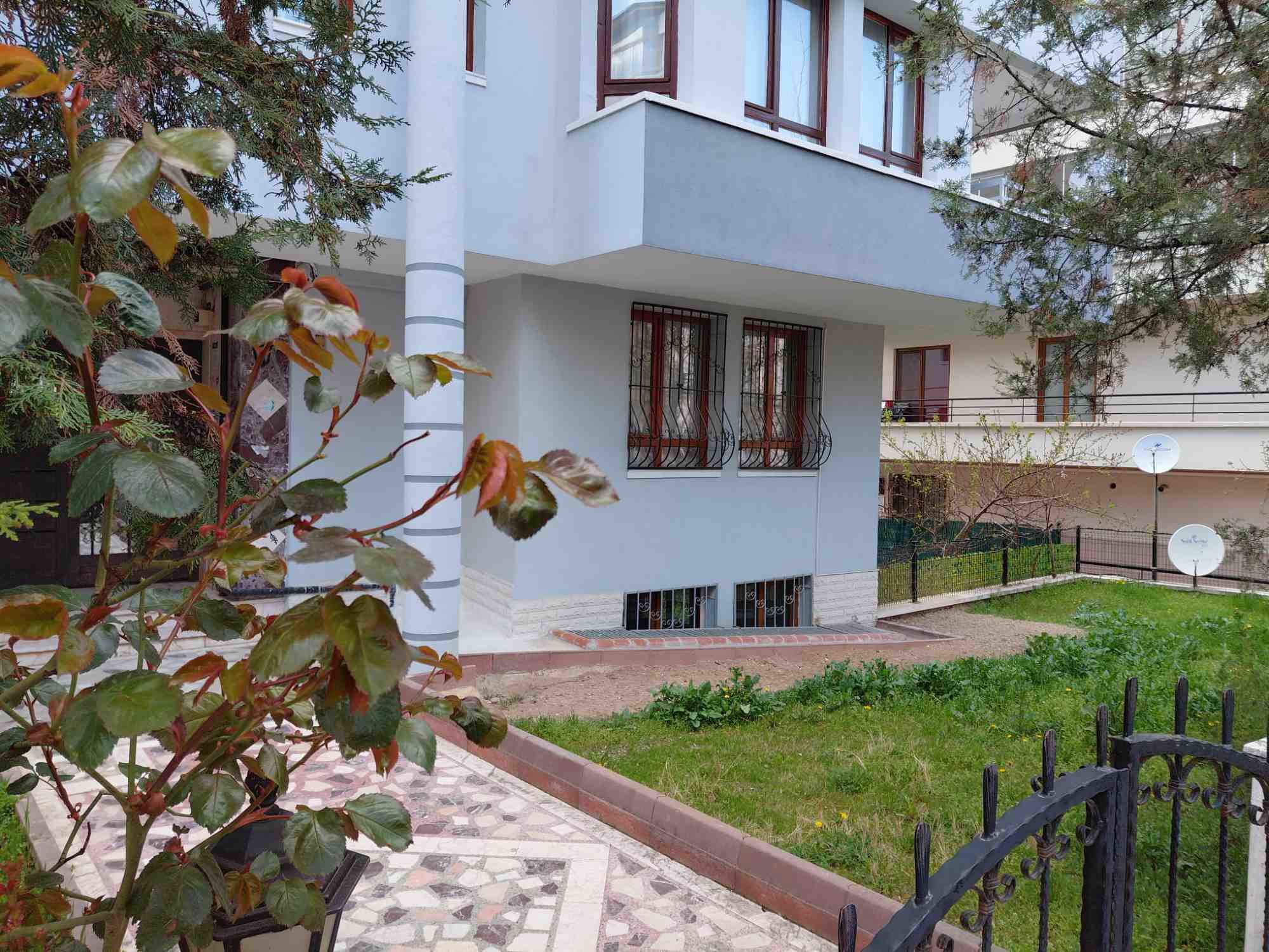 TURAN GÜNEŞ BULVARINA YAKIN KIRALIK 3+1 BAHÇE KATI