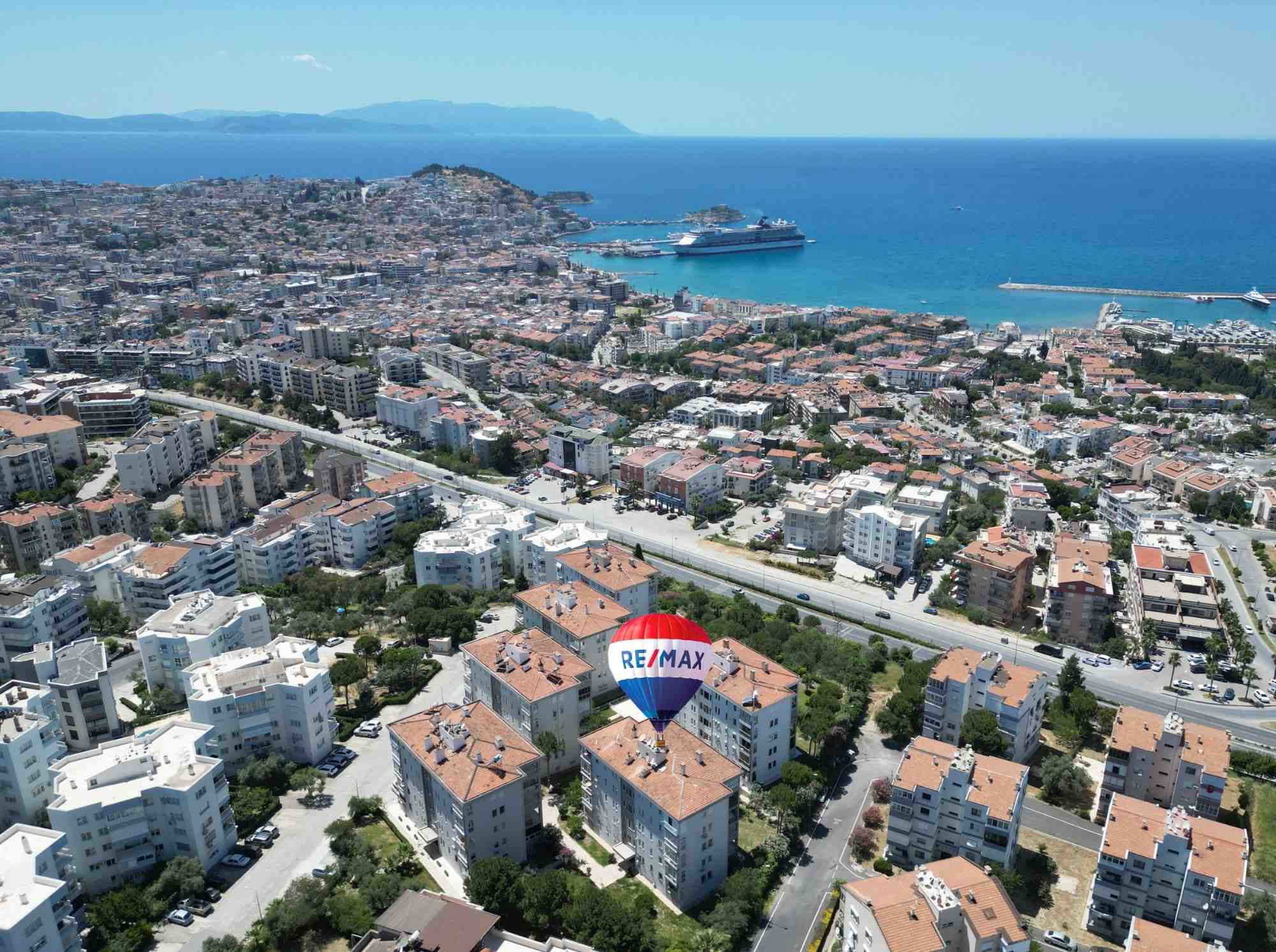 EGE MAHALLESI’NDE DENIZ MANZARALI, FULL EŞYALI 3+1 KIRALIK DAIRE
