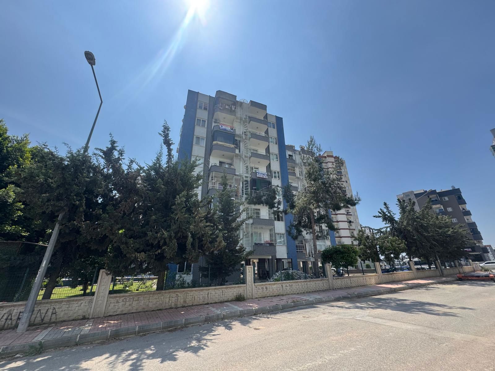 REMAX TOROS'TAN AKDENİZ MAHALLESİ'NDE MASRAFSIZ GENİŞ 3+1 DAİRE