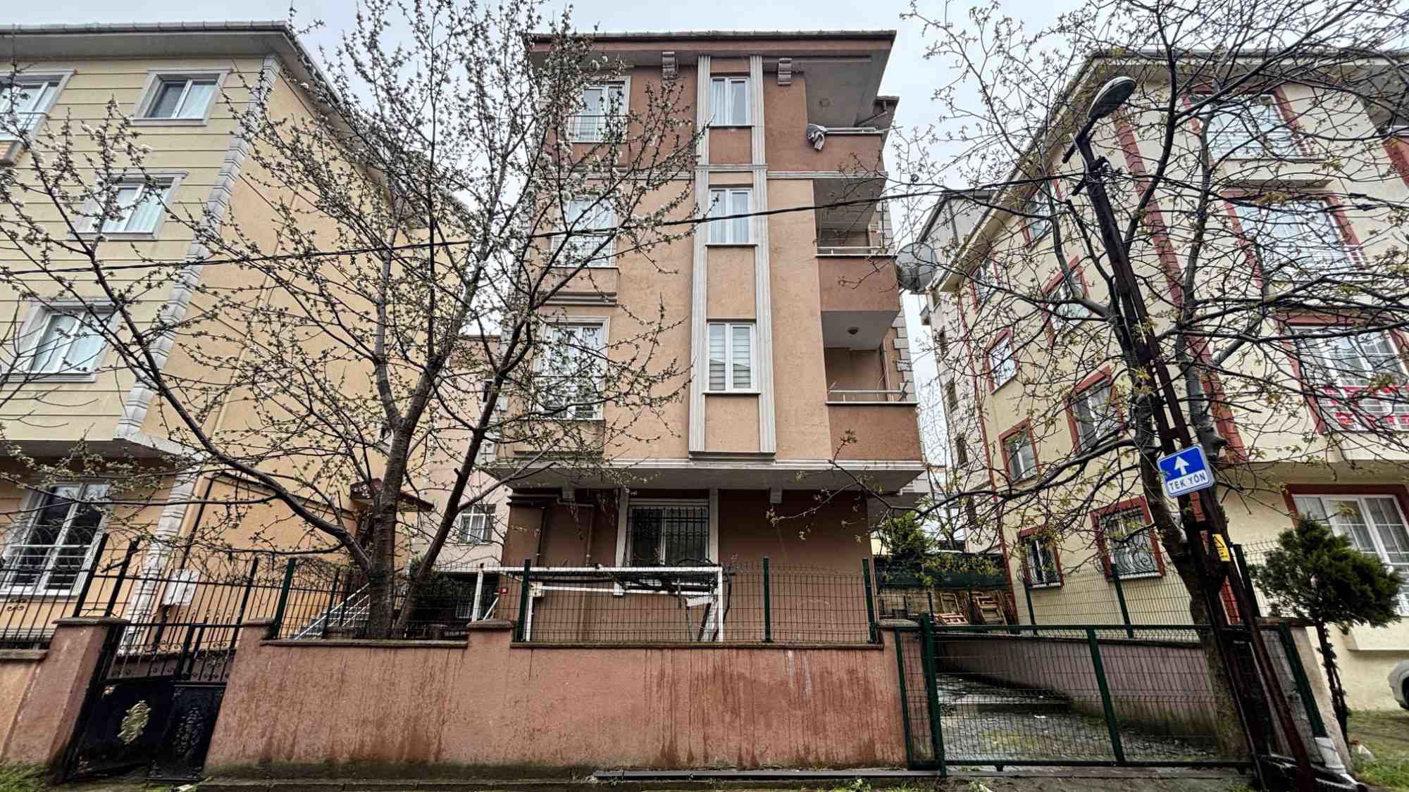 ÜMRANIYE ESENŞEHIRDE METROYA YAKIN EŞYALI 1+1 KIRALIK DAIRE