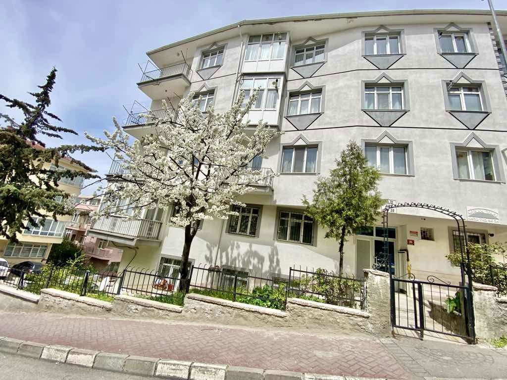 ESAT HACIYOLU BAŞÇAVUŞ SK.KESİŞİMİ ARAKAT EŞYALI BEKARA UYGUN KİRALIK