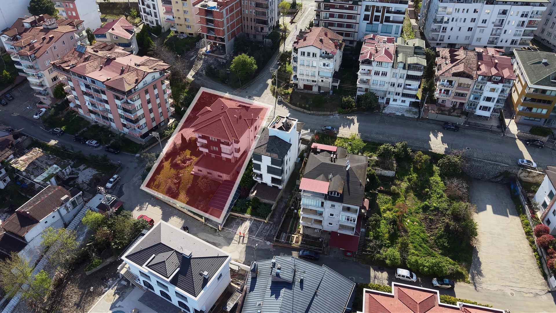 GÜZELYALI’DA DENİZ KENARINDA NADİR FIRSAT – KOMPLE SATILIK VİLLA