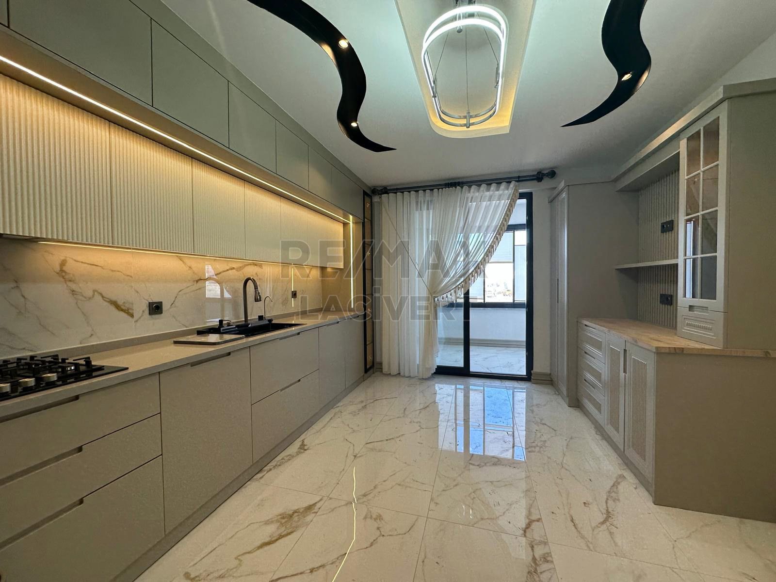 RE/MAX LACİVERT'TEN KOMBİNA'DA SATILIK 3+1 DAİRE