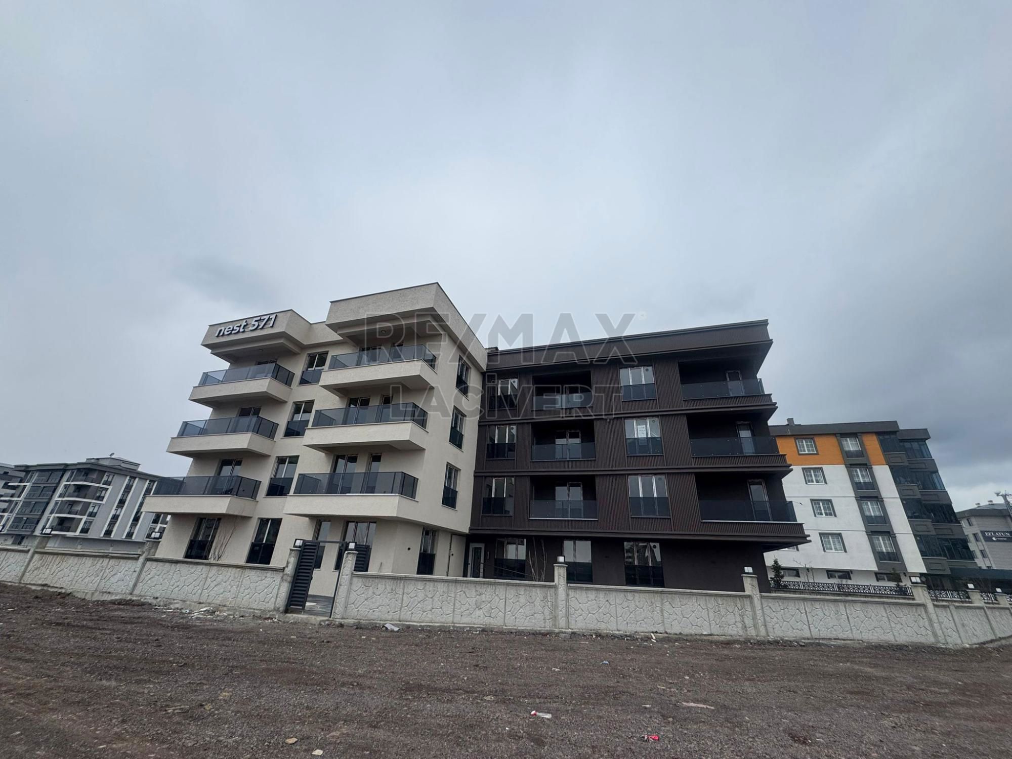 RE/MAXLACİVERT'TEN DADAŞKENT'TE SATILIK 2+0 DAİRE
