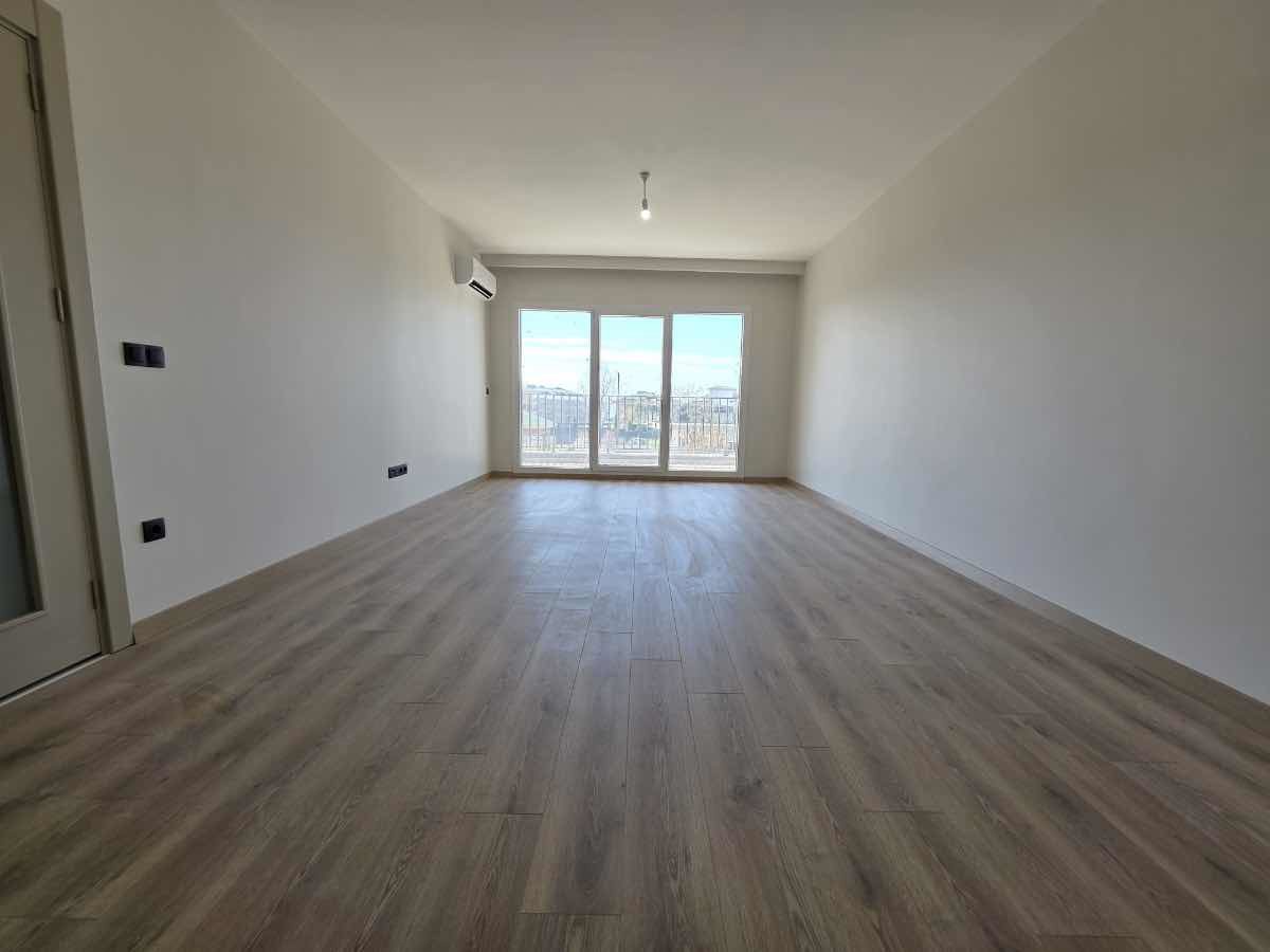 BÜYÜKÇEKMECE LÜKS AİLE SİTESİNDE DENİZ MANZARALI SIFIR 3+1 DAİRE