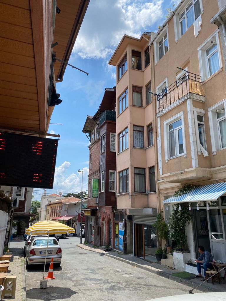 BÜYÜKDERE SAHİLDE 1+1 DAİRE