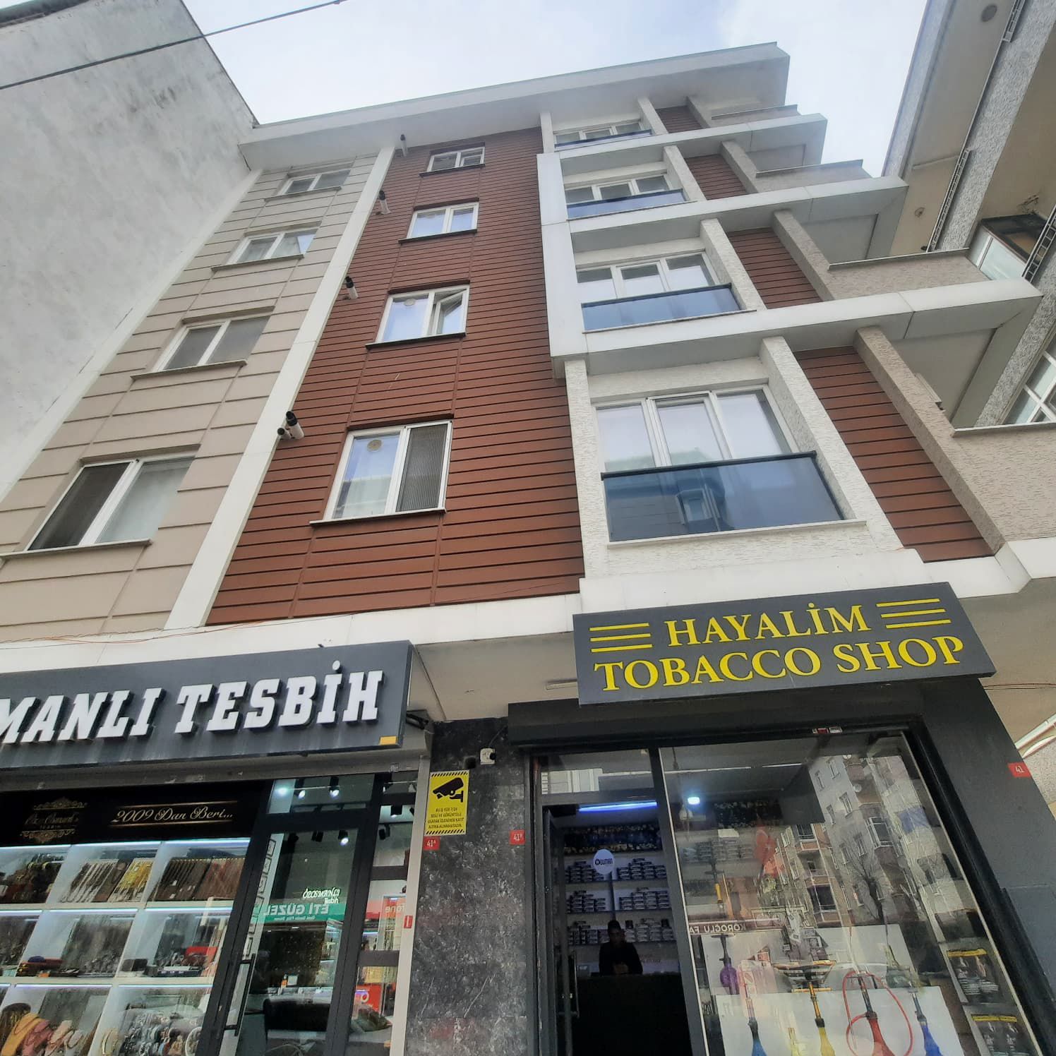 AVCILAR MERKEZ MAHALLESİ NAMIK KEMAL CADDESİNDE  2+1 SATILIK BAHÇE KATI DAİRE