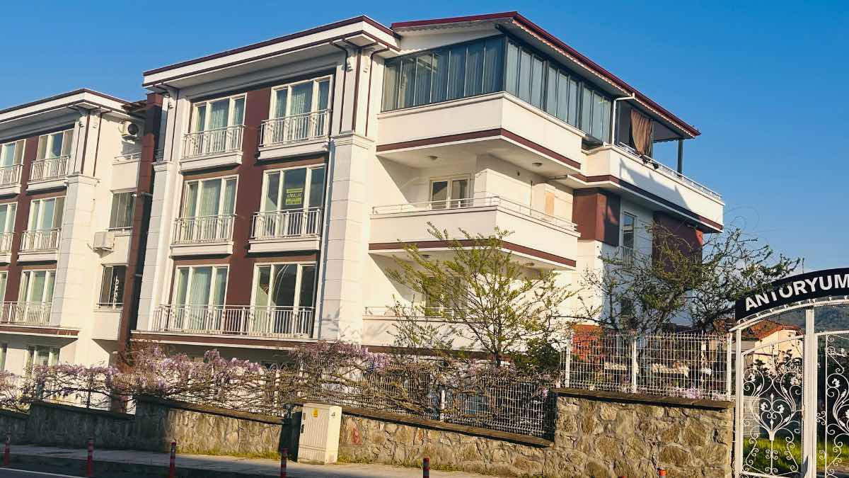 BAŞİSKELENİN KALBİ BARBAROS MAHALLESİNDE 3+1 ARAKAT DAİRE