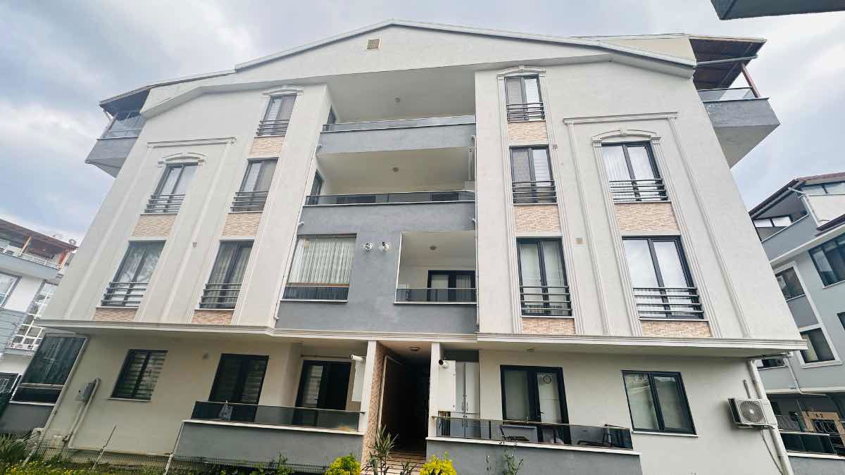 İZMİT YAHYAKAPTAN ALİKAHYA KAFELER BÖL. 3+1 YÜKSEK GİRİŞ DAİRE